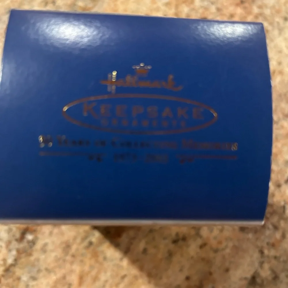 Kobe Bryant #8 Hallmark Keepsake Hoop Stars Ornament. NIB w/card.